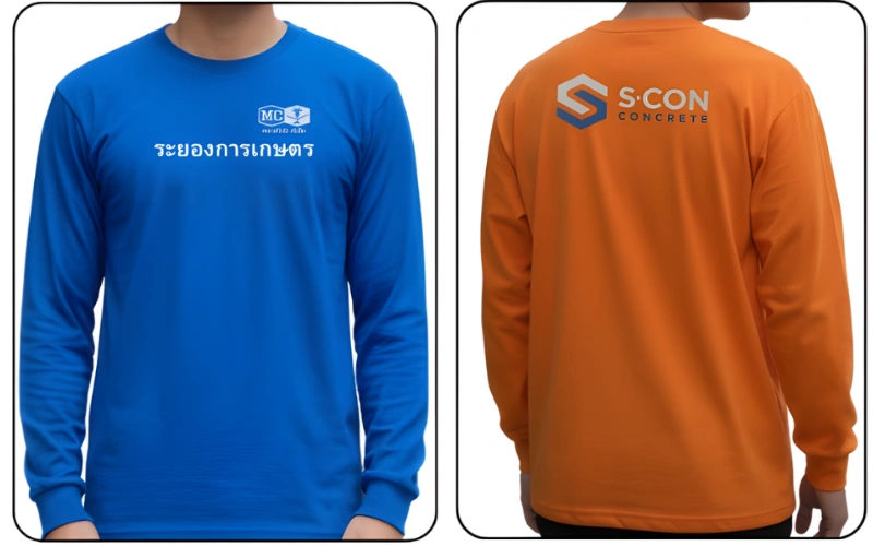 แสดงแบบเสื้อคนงานสำหรับพนักงานและช่าง ด้านหน้าเป็นเสื้อคนงานแขนยาวสีน้ำเงินสดพร้อมงานสกรีนข้อความ "ระยองการเกษตร" ส่วนด้านหลังเป็นเสื้อคนงานสีส้มอิฐสกรีนโลโก้ "S-CON CONCRETE" เนื้อผ้ามีความยืดหยุ่น ระบายอากาศได้ดี เหมาะสำหรับสั่งผลิตเป็นเสื้อทีมช่างหรือเสื้อก่อสร้าง