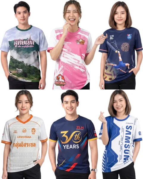 ภาพแบบจำลองชายและหญิงชาวเอเชิย 6 คน ยืนจัดเรียงเป็นสองแถว (แถวบน 3 คน แถวล่าง 3 คน) บนพื้นหลังสีขาวล้วน โชว์ตัวอย่างเสื้อยืดคอกลมพนักงานและเสื้อทีมงานดีไซน์พิมพ์ลายเต็มตัว โดยเสื้อแถวบนประกอบด้วยเสื้อพิมพ์ลายธรรมชาติสามมิติรูปภูเขาทะเลหมอก 'ภูทับเบิก', เสื้อทีมร้านอาหารโทนสีชมพูขาวพิมพ์ลายฝีแปรงสาดสี 'ข้าวมันไก่ผสม', เสื้อทีมตะกร้อสีกรมท่าพิมพ์ลายกราฟิกท่าฟาดตะกร้อคู่กับลูกตะกร้อและหมายเลข 12 ส่วนแถวล่างประกอบด้วยเสื้อคอวีสีขาวแถบส้มพิมพ์อักษร 'กลุ่มอิสระชล LEWOTANA', เสื้อทีมฉลองครบรอบสีกรมท่าพิมพ์ลายตัวอักษรสีทอง 'ZLH 30th YEARS' และเสื้อทีมลายไซไฟสปอร์ตสีน้ำเงินขาวพิมพ์อักษร 'SAMSUNG JUNIOR GUILD' ทุกคนยืนส่งยิ้มสดใสอย่างเป็นกันเอง