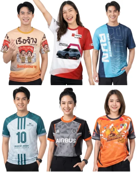 ภาพแบบจำลองชายและหญิงชาวเอเชีย 6 คน ยืนจัดเรียงเป็นสองแถว (แถวบน 3 คน แถวล่าง 3 คน) บนพื้นหลังสีขาวล้วน โชว์ตัวอย่างเสื้อยืดคอกลมพนักงานและเสื้อทีมงานดีไซน์พิมพ์ลายเต็มตัว โดยเสื้อแถวบนประกอบด้วยเสื้อที่ระลึกเกษียณอายุสีน้ำตาลครีมพิมพ์ลายการ์ตูนล้อเลียนเขียนว่า 'เรือจ้างอาชีพยาย วันเกษียณอายุ', เสื้อทีมรถยนต์โตโยต้าสีขาวแดงพิมพ์ลายรถ 'TOYOTA COROLLA CROSS', เสื้อวิ่งโทนสีฟ้าครามพิมพ์ลายตัวอักษร 'RUN SEA BREEZE' ส่วนแถวล่างประกอบด้วยเสื้อกีฬาฟุตบอลสีขาวเขียวพิมพ์หมายเลข 10 'MAKE MY JERSEY BANGLADESH', เสื้อทีมสปอร์ตสีดำเทาขลิบส้มพิมพ์อักษร 'AIRBUS' และเสื้อทีมลายสาดสีส้มดำเขียนว่า 'เพื่อนกันจนวันตาย' ทุกคนยืนส่งยิ้มสดใสอย่างร่าเริง